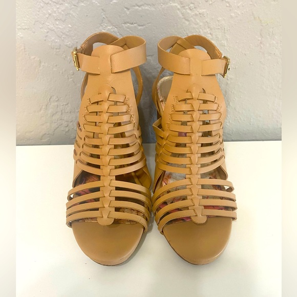 Madden Girl strappy chunky tan heels - Picture 2 of 3